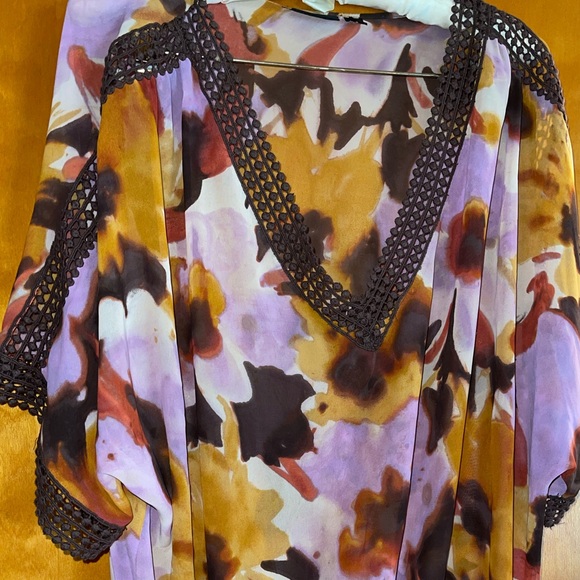 Ana shirt; Lightweight and flowing floral - Picture 1 of 6